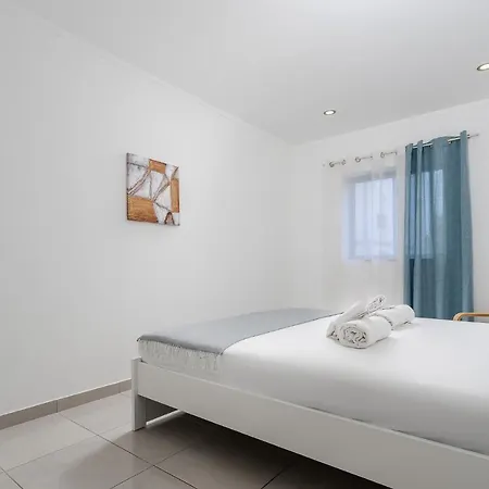 Wonderful Da Rocha Flat By Lovelystay Apartment