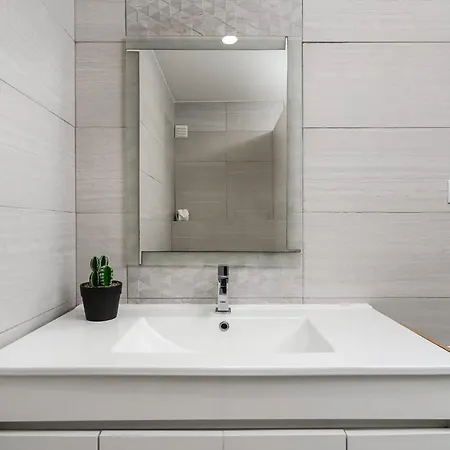 Wonderful Da Rocha Flat By Lovelystay