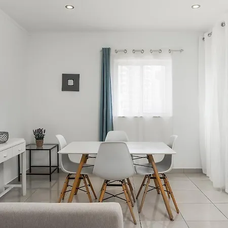 Wonderful Da Rocha Flat By Lovelystay * 포티마오