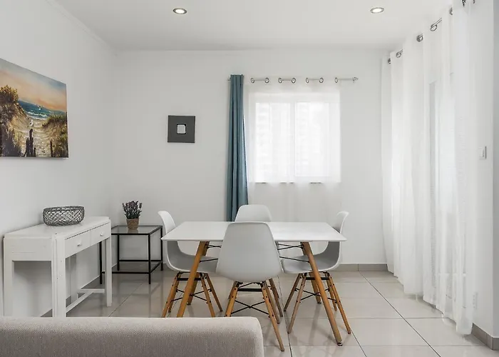 Wonderful Da Rocha Flat By Lovelystay * Портиман